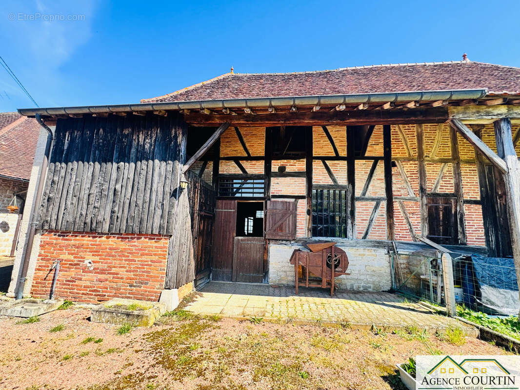 Maison à SAINT-MARTIN-DU-MONT