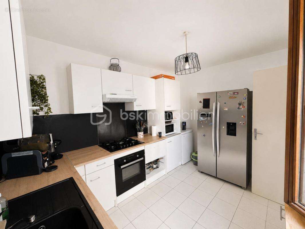 À saisir – Maison familiale 3 chambres avec garage, jardin et agréable cadre de vie - photo 3
