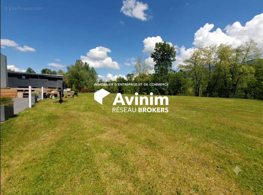 Commerce 650 m² à Alby-Sur-Cheran  - photo 3