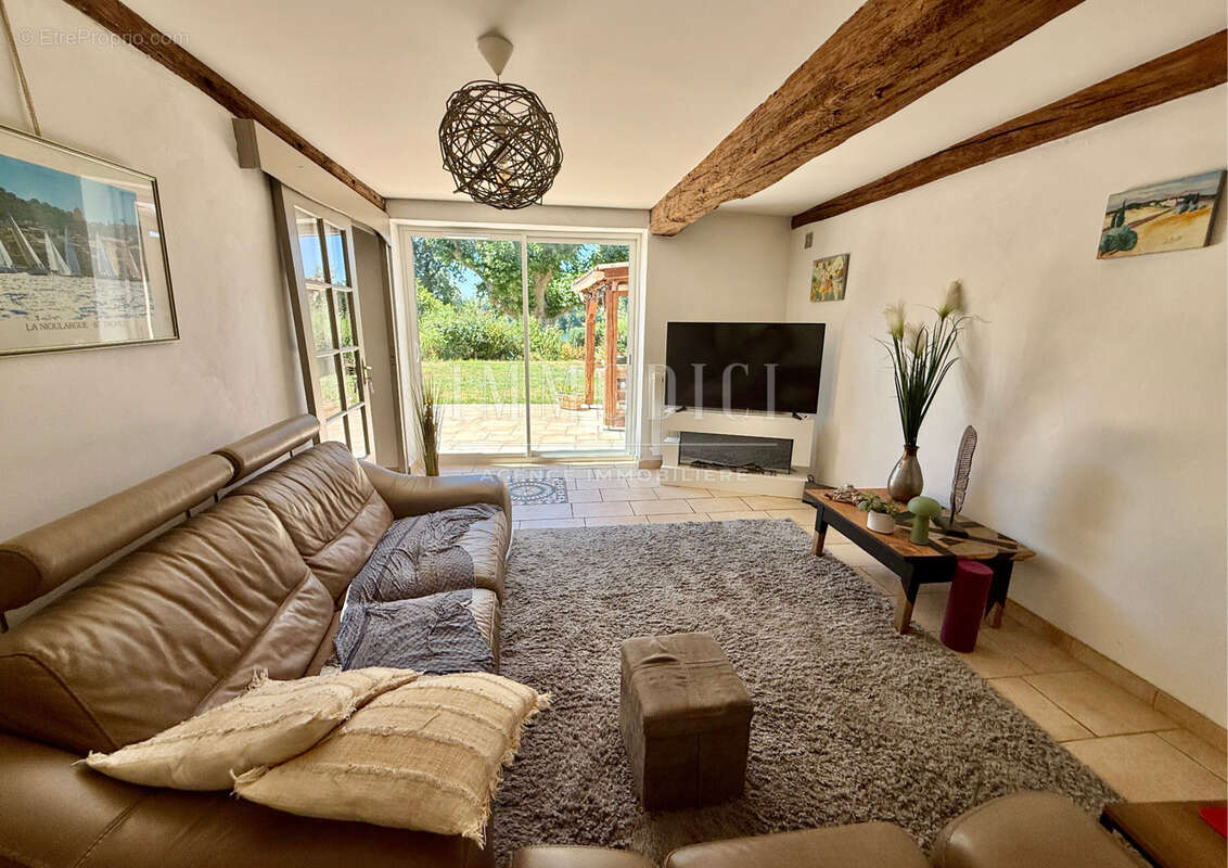 Maison à MOGNENEINS
