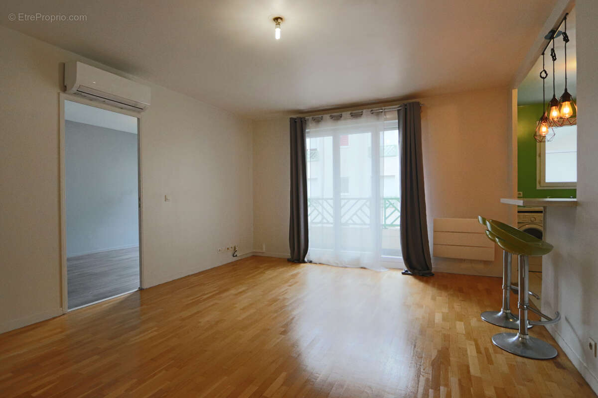 Appartement à LES PAVILLONS-SOUS-BOIS