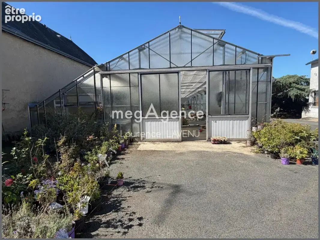 Local commercial avec de nombreuses dépendances et une habitation - photo 6