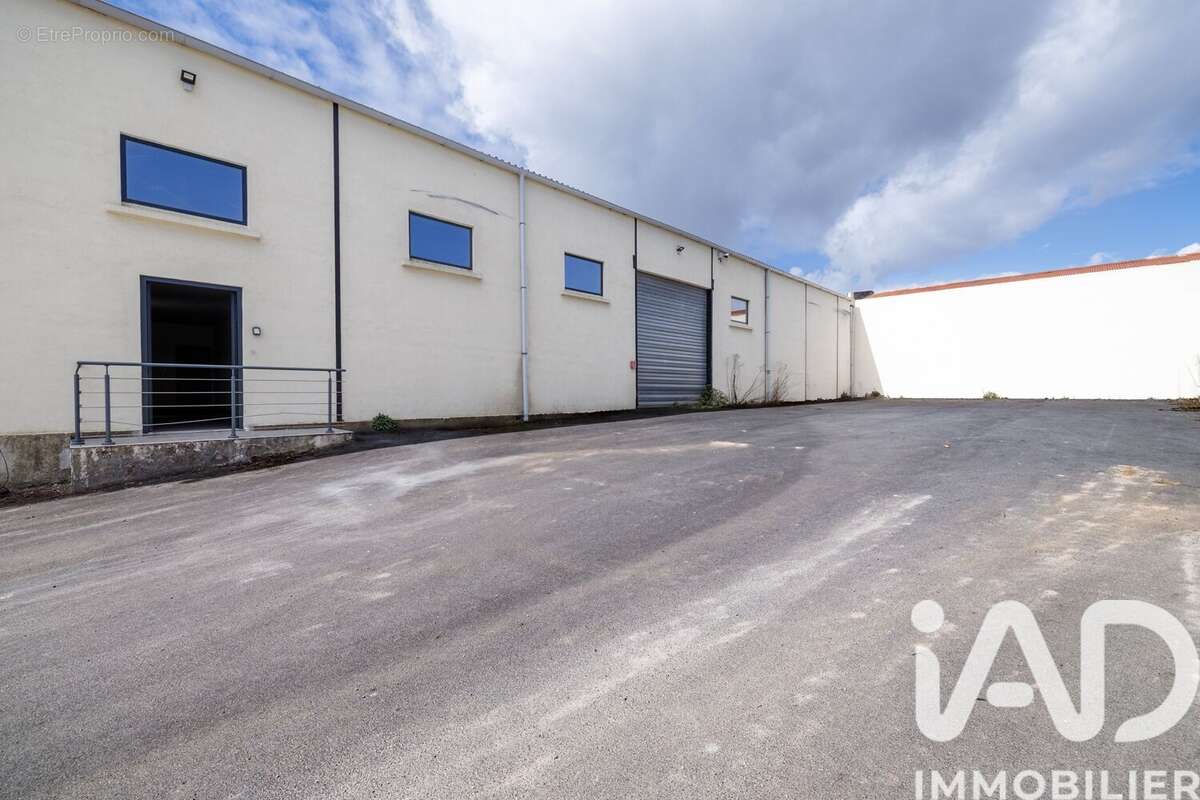 Photo 3 - Commerce à MOREAC