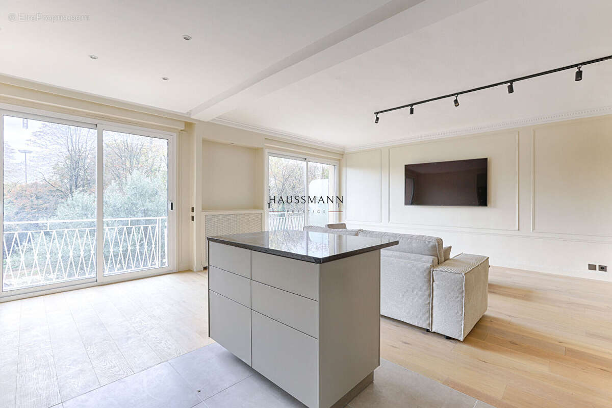 Appartement à NEUILLY-SUR-SEINE