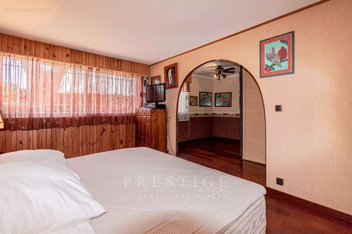 Appartement à SAINT-LAURENT-DU-VAR
