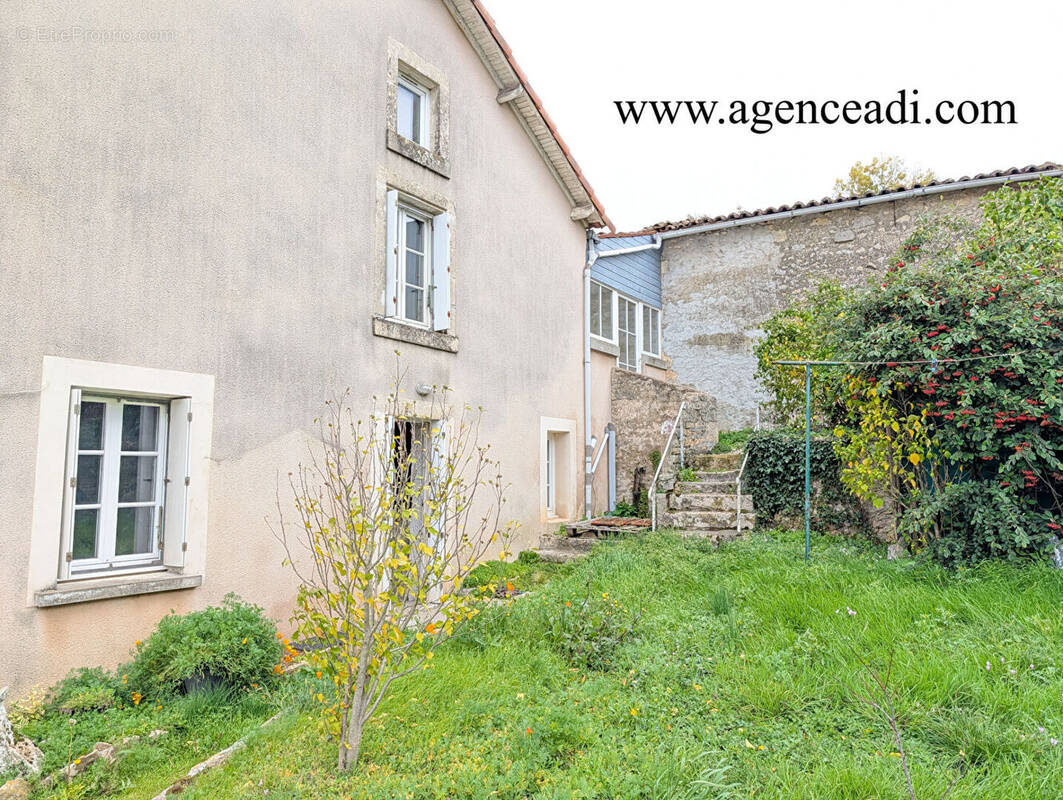 Maison à LA MOTHE-SAINT-HERAY