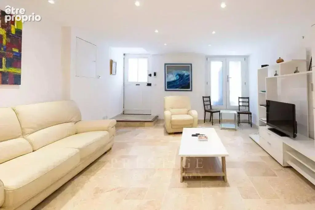 Vieille Antibes, 4 pièces en duplex rénové & meublé - photo 4