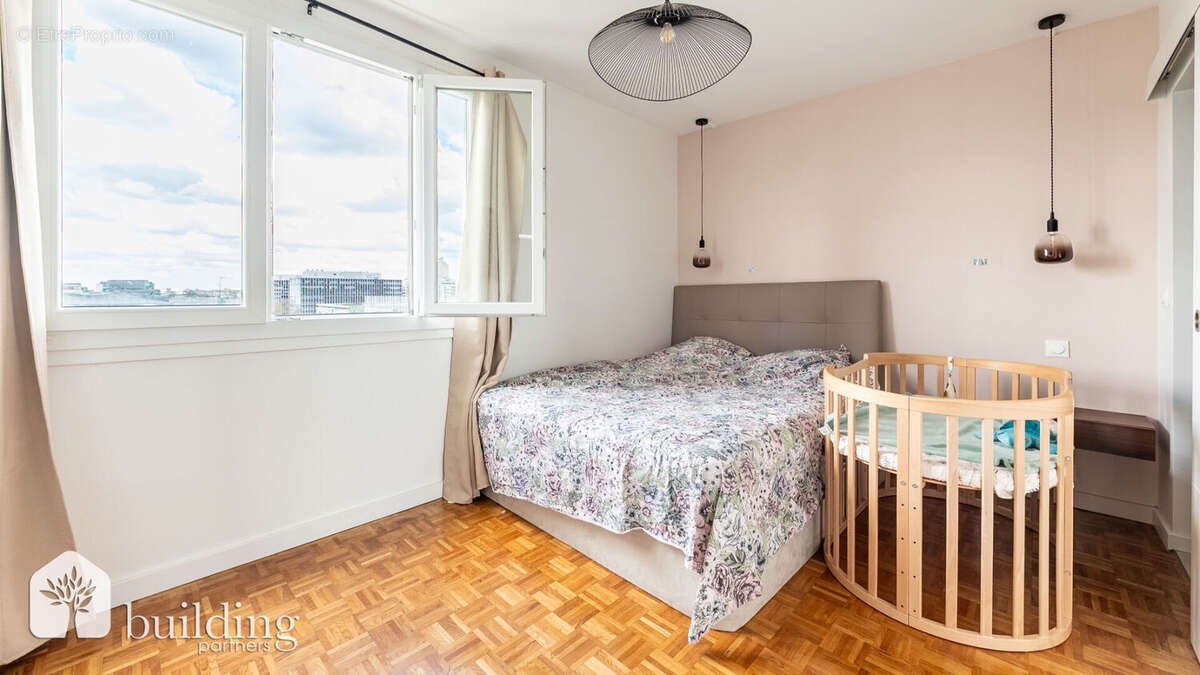 Appartement à COURBEVOIE