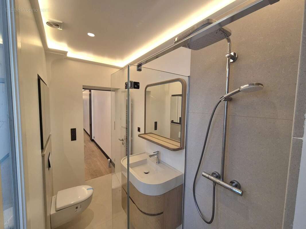 Appartement à PARIS-17E