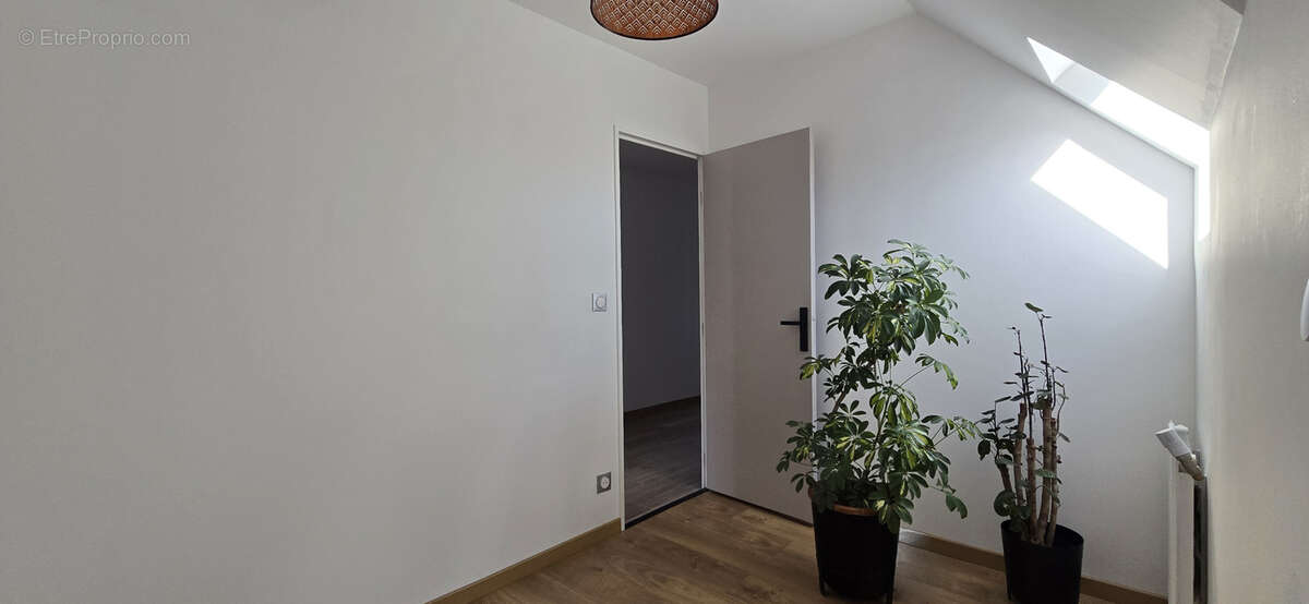 Maison à PERIGNAT-LES-SARLIEVE