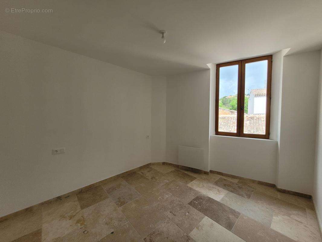 Appartement à GREOUX-LES-BAINS