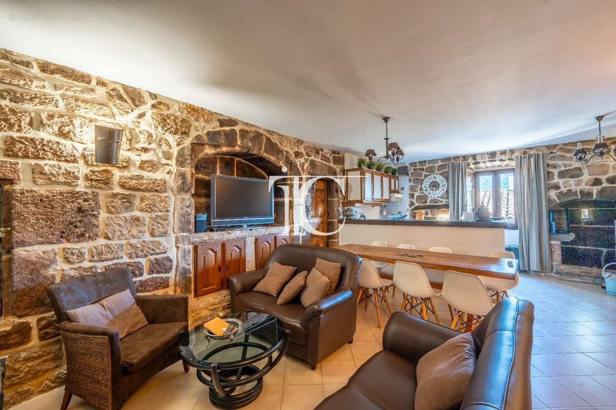 Maison à LABLACHERE