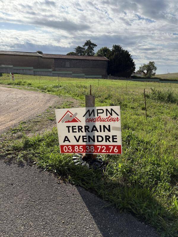 Terrain à HURIGNY