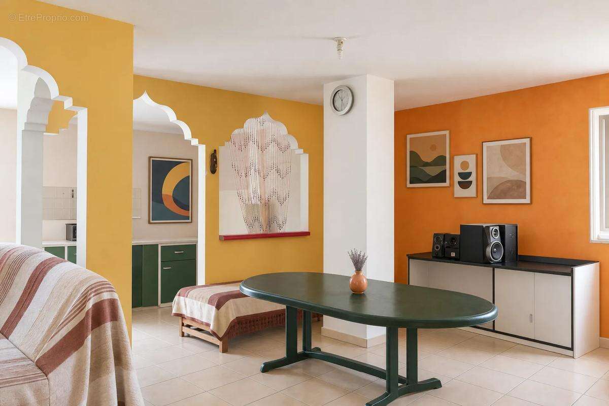 Maison de 10 pièces de 222 m² à Saint-Etienne-de-Tulmont - photo 12