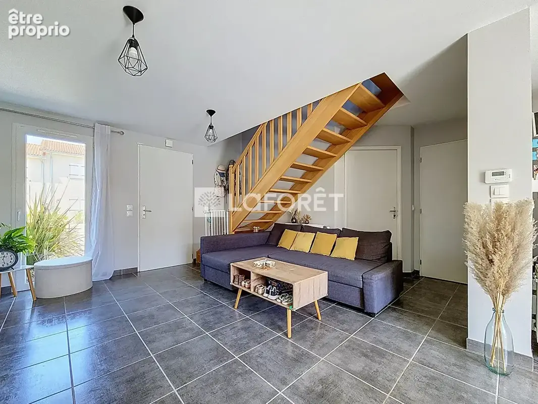 Civrieux, Maison moderne de 3 chambres avec jardin et garage - photo 5