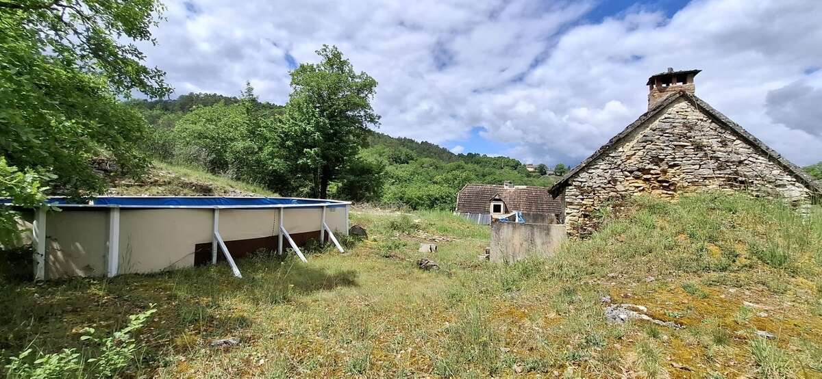 LES FARGES (24) : Maison 80 m2, terrain  de 12 339 m2 - photo 2