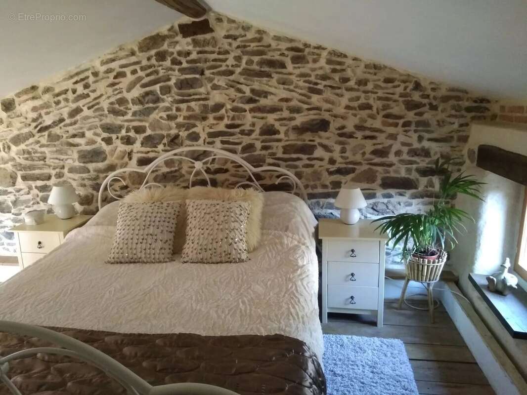 Maison à finir de rénover, située dans un cadre paisible - photo 6