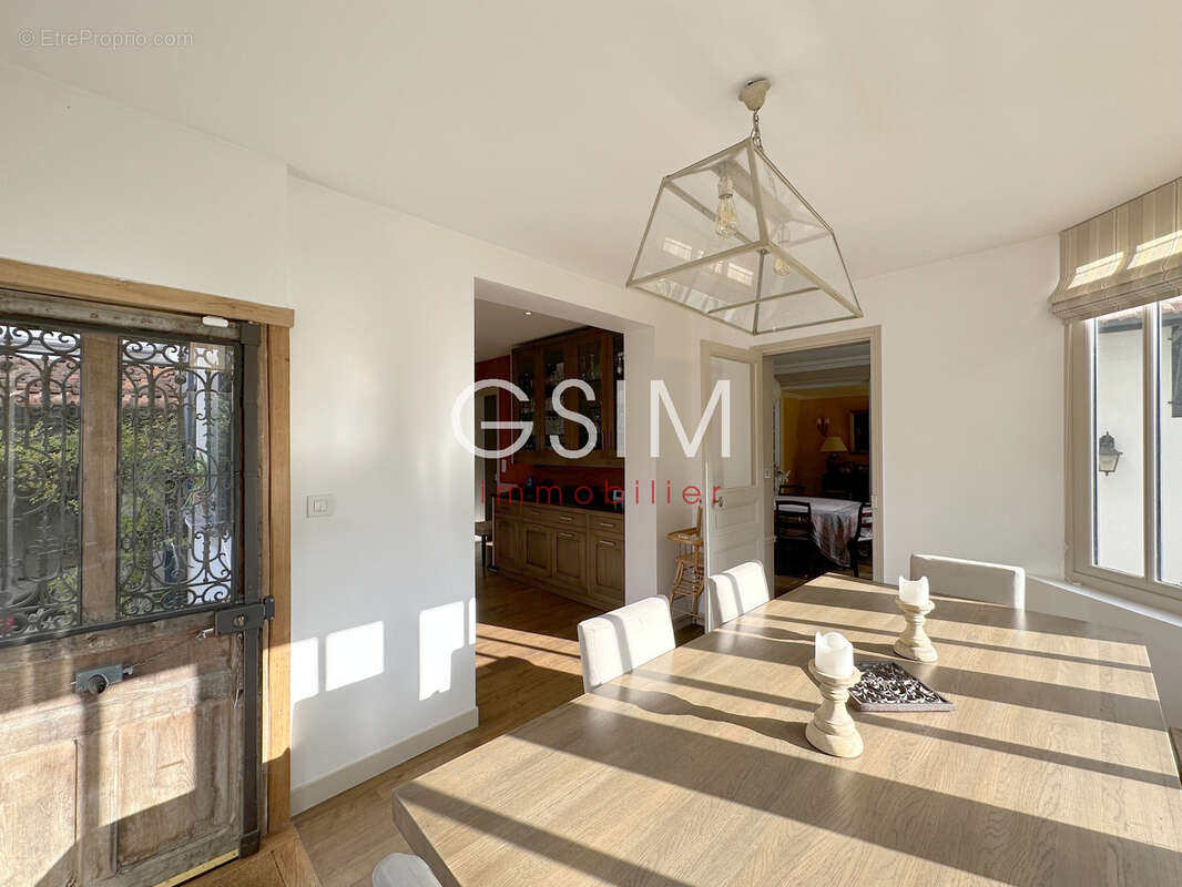 Maison à VILLE-D&#039;AVRAY