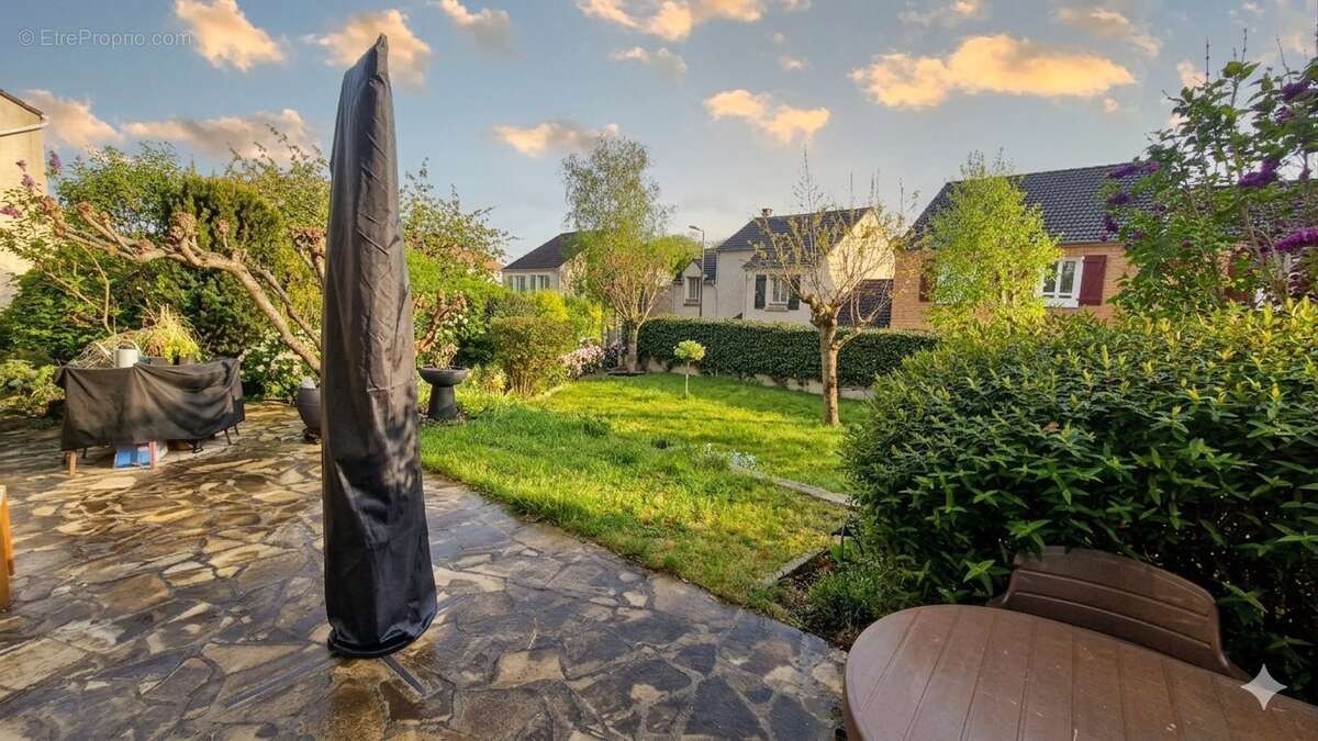 Maison à JOUY-LE-MOUTIER
