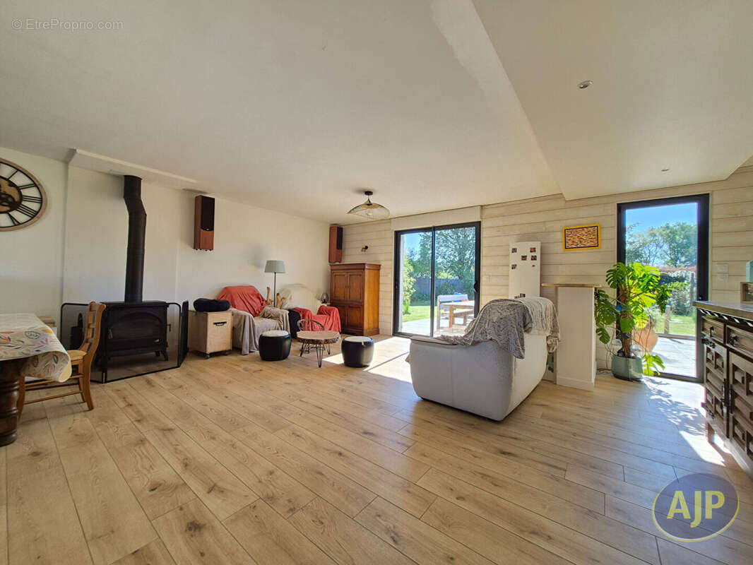 Maison à SAINT-COLOMBAN