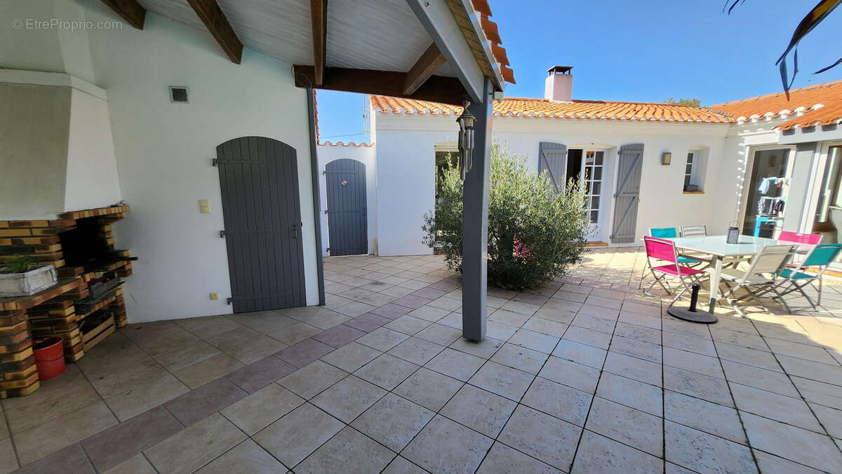 Environnement boisé pour ce beau terrain de près de 2000 m2 - photo 3