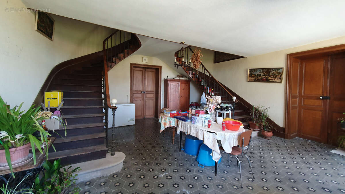 Maison à NEGREPELISSE