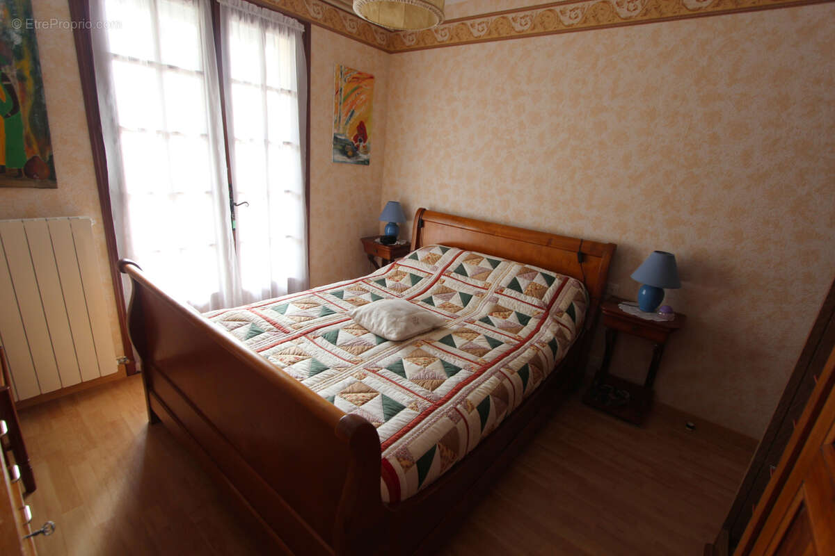 Maison à SAINT-MARTIN-DE-BERNEGOUE