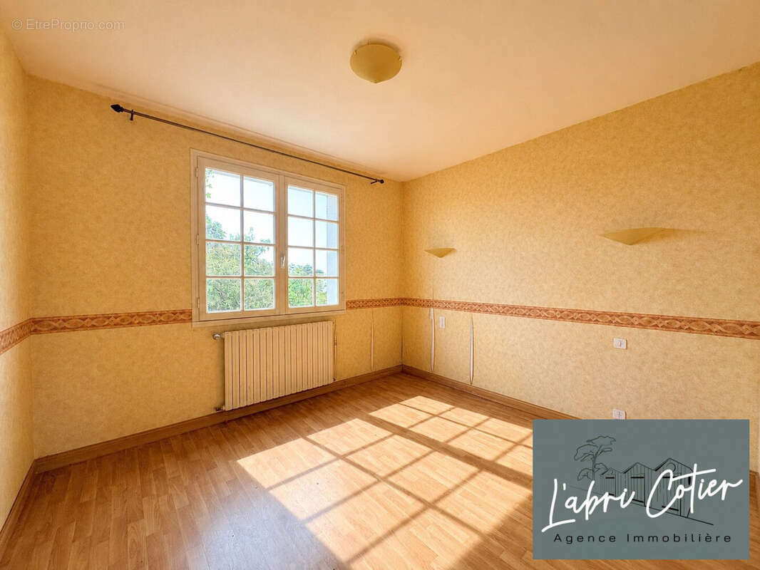 Chambre 1 - Maison à SAINT-HILAIRE-DE-RIEZ