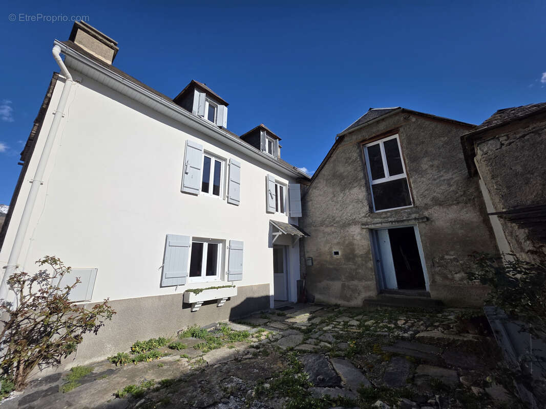 Maison à LUZ-SAINT-SAUVEUR