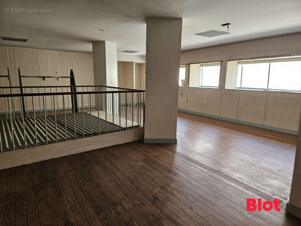 Appartement 955 m² à Fougeres  - photo 4