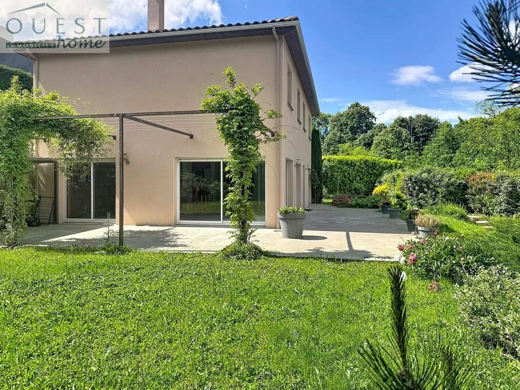 Maison à CHARBONNIERES-LES-BAINS