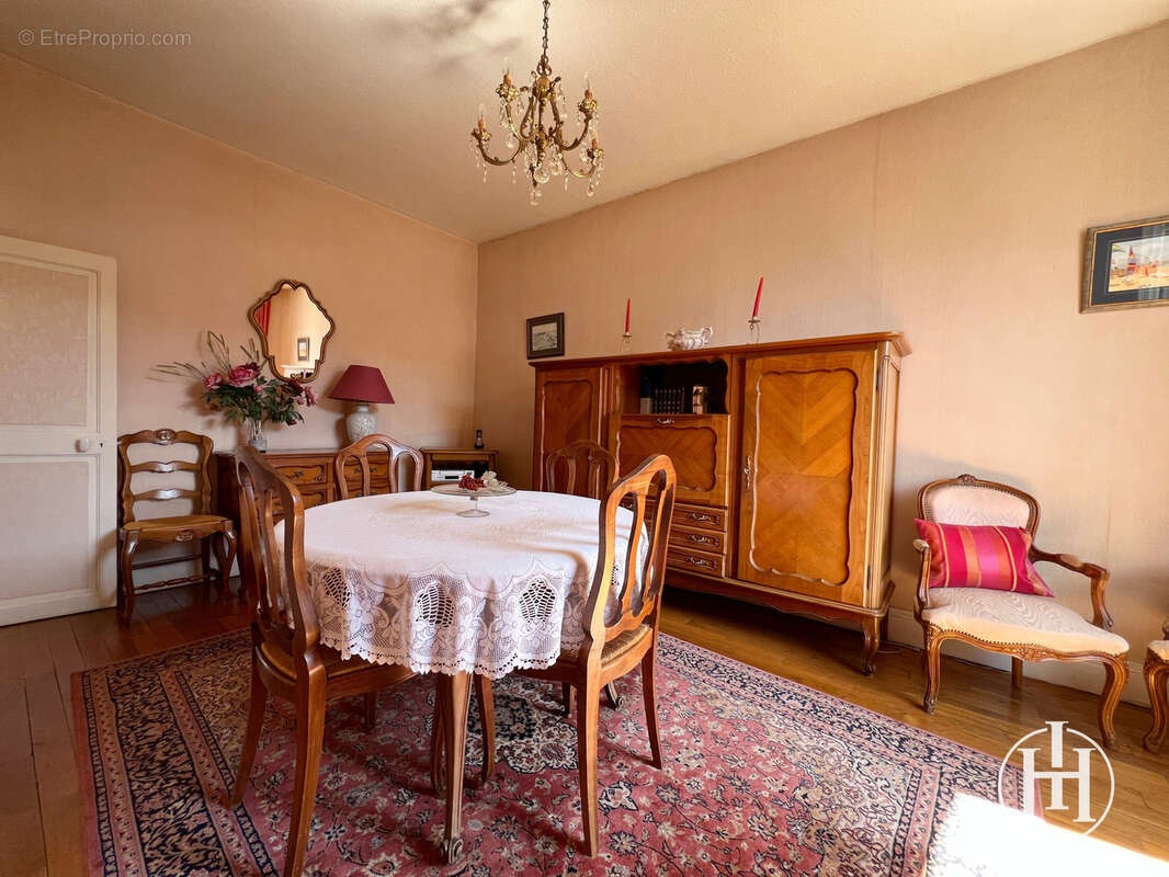 Maison à SAINT-AMAND-MONTROND