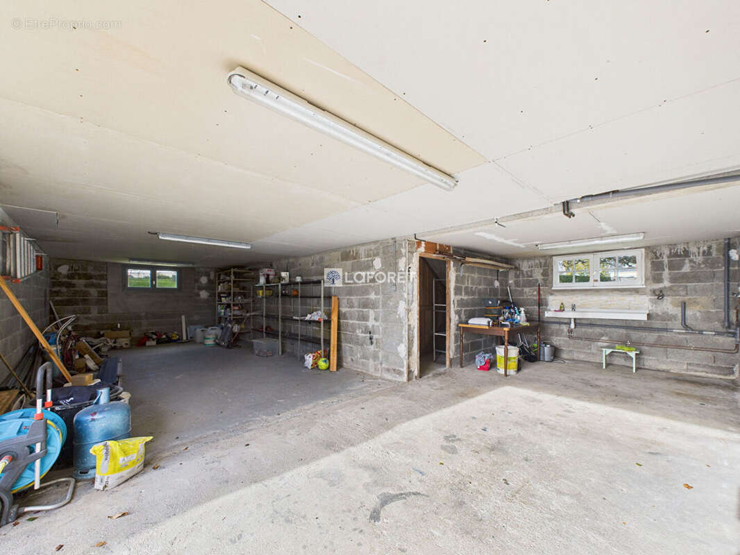 Maison à CHATEAUNEUF-DU-FAOU