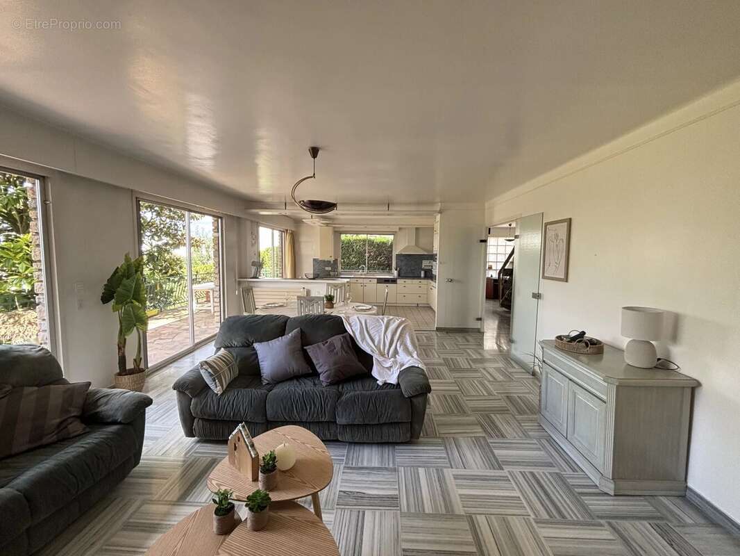 ARGENTEUIL – LES COTEAUX  Élégante maison familiale de plus de 200 m² avec vue sur Paris et la Tour Eiffel - photo 10