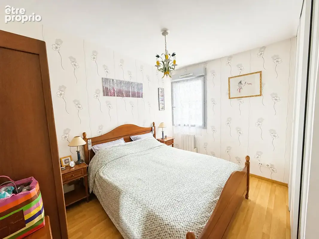 Rare ! t-4 récent , 3 chambres , 2 balcons ,garage double - photo 4