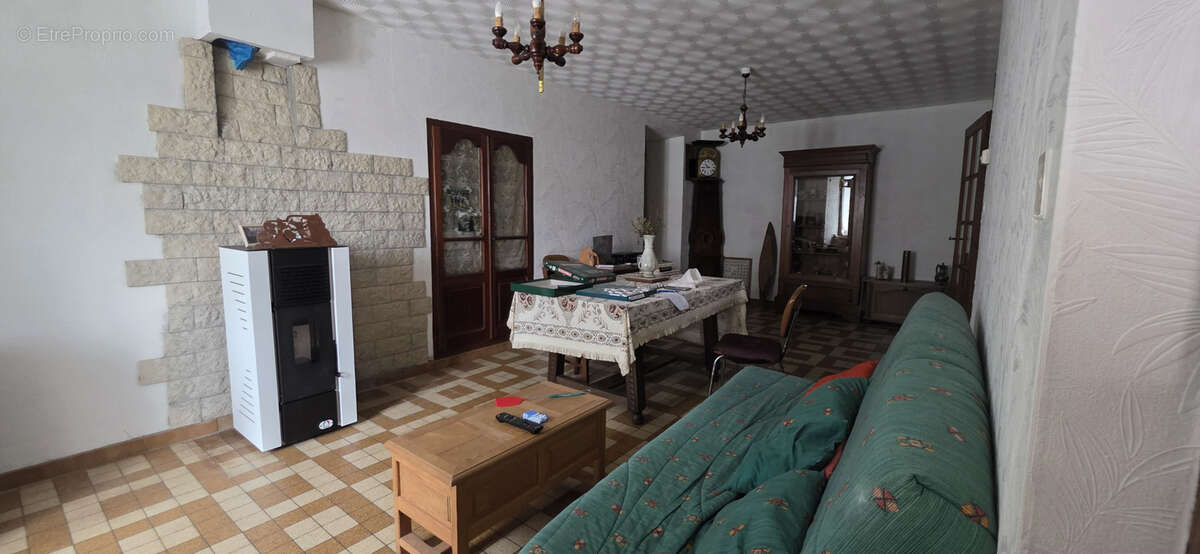 EXCLUSIVITÉ   Maison de caractère dans la cité templière de Sainte-Eulalie-de-Cernon   Garage, dépendances et - photo 4