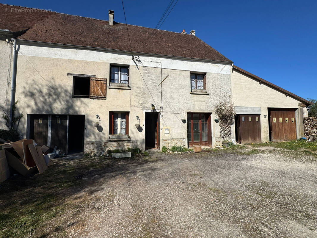 Maison à COUTEVROULT