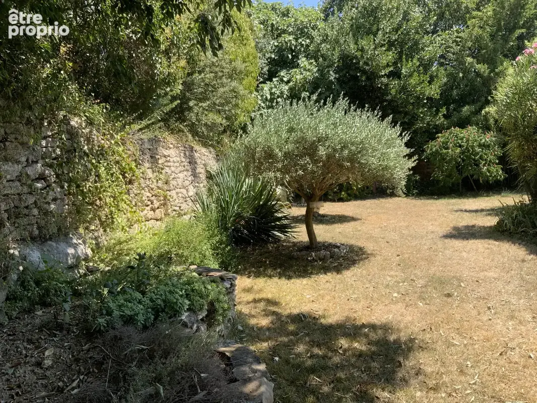 Villa de plain pied dans un quartier résidentiel d'Uzès sur un terrain de 1500 m2 avec piscine. - photo 6