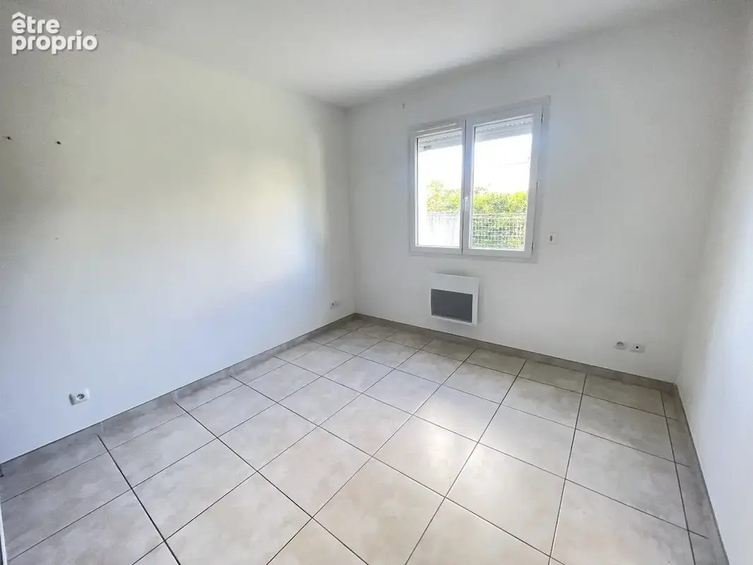 Maison de plain-pied avec extérieur ensoleillé, à proximité du centre-ville - photo 12