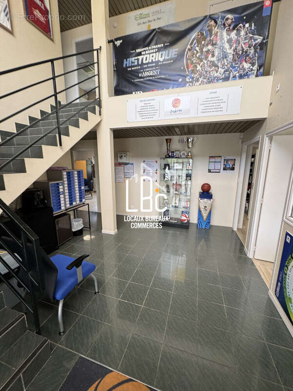 Commerce à SAINTE-LUCE-SUR-LOIRE