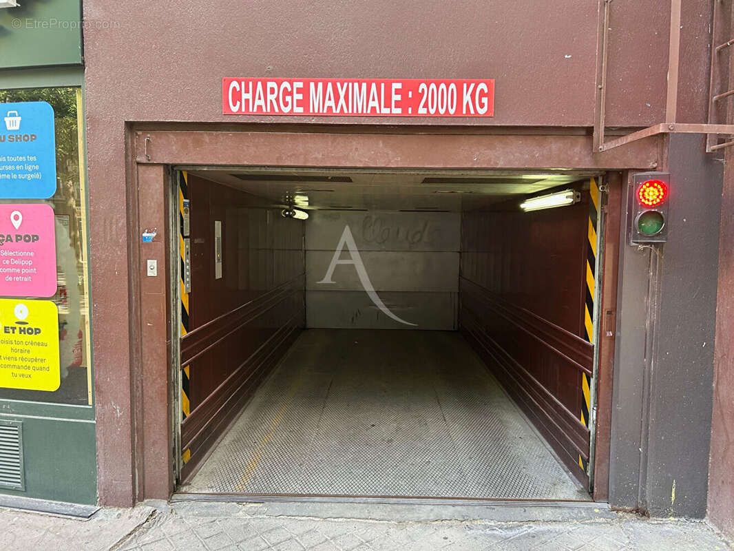 Parking à PARIS-14E