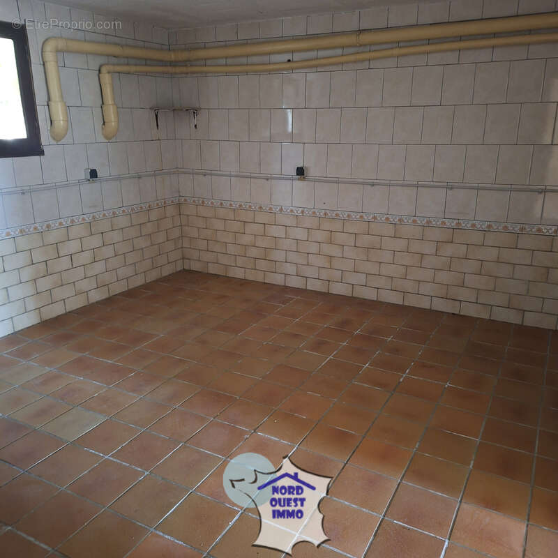 Maison avec grand terrain, dépendance et verger - photo 14