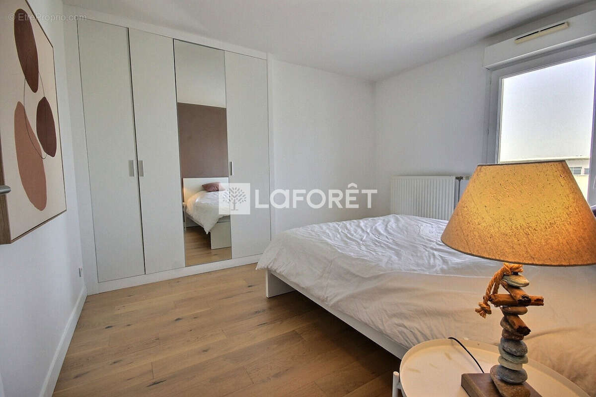 Appartement à COURBEVOIE