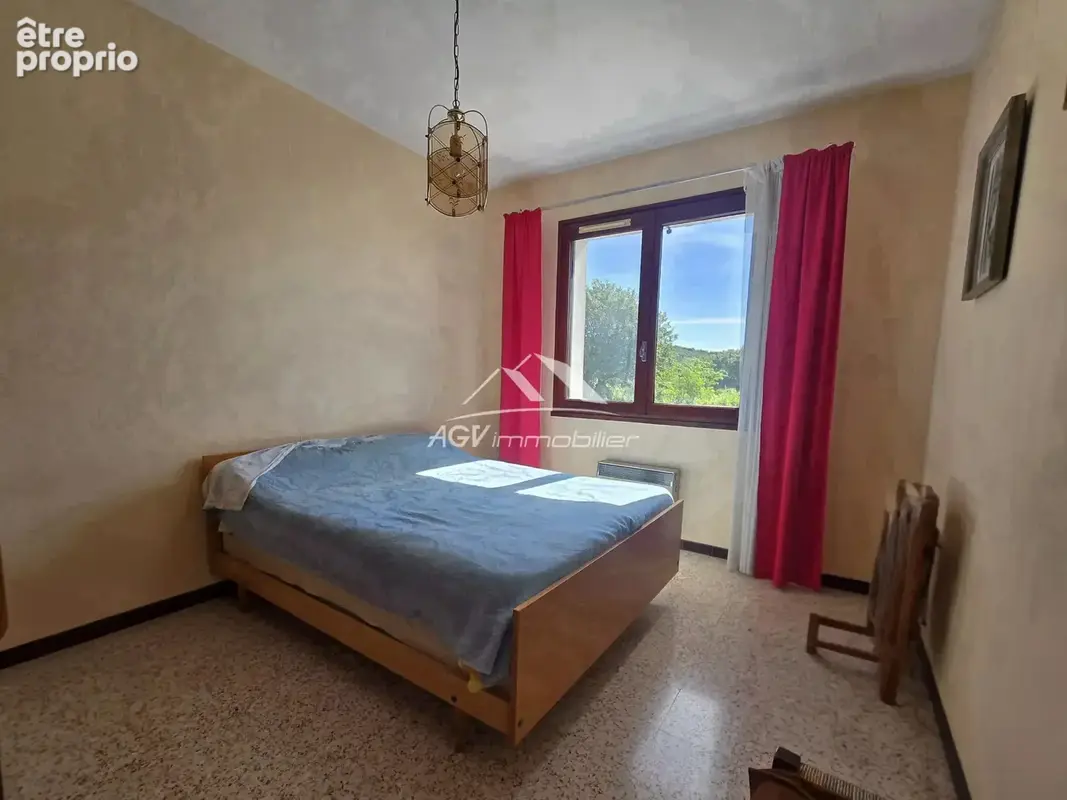 Au calme sur 1252 m² de terrain clos,165m² habitable, 2 logements - photo 4