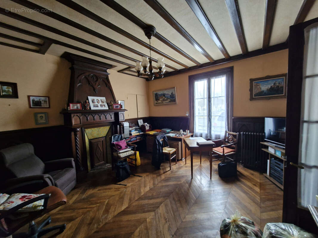 Maison à VOUNEUIL-SUR-VIENNE