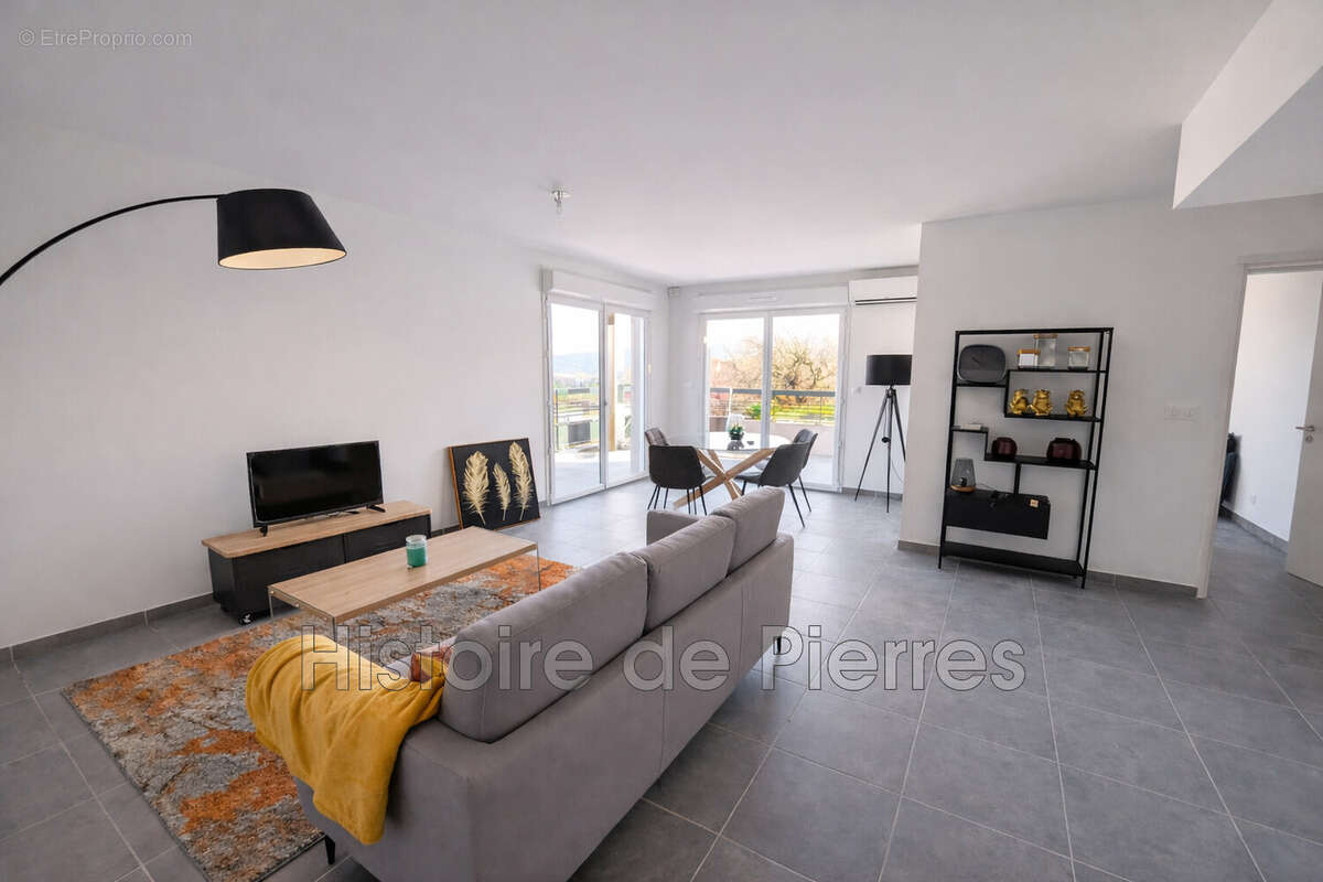 Appartement à COGOLIN