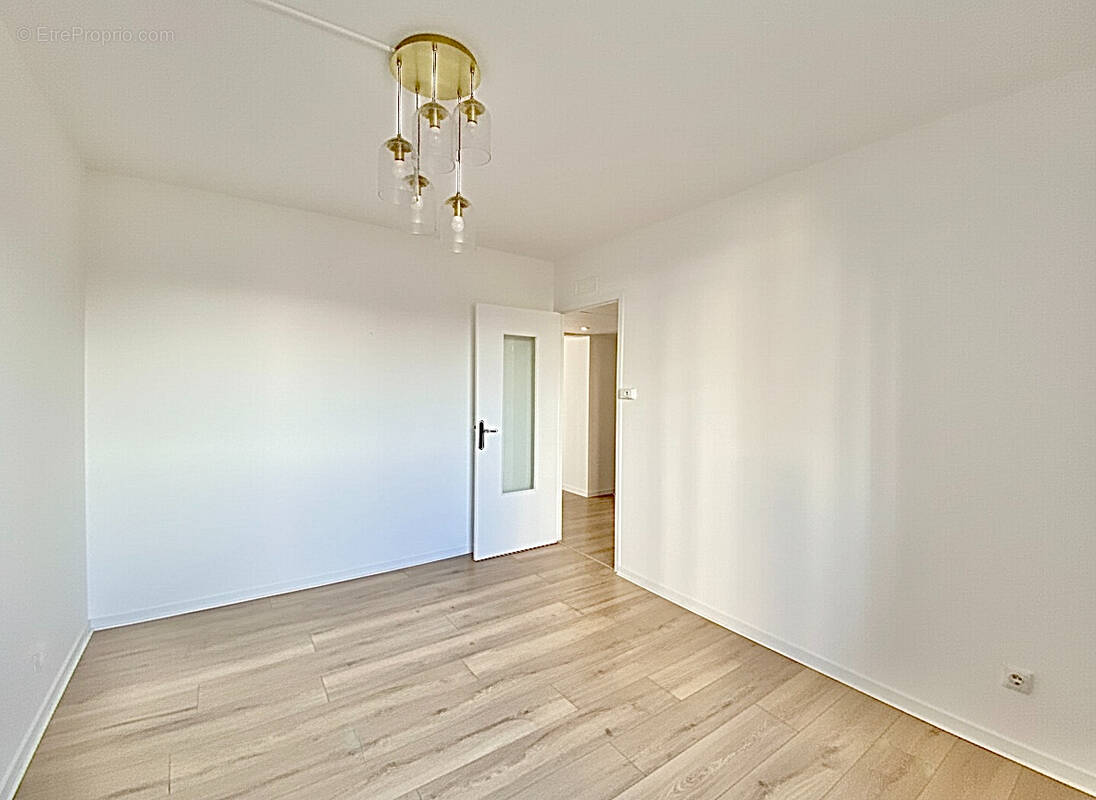 Autre à MARSEILLE-4E