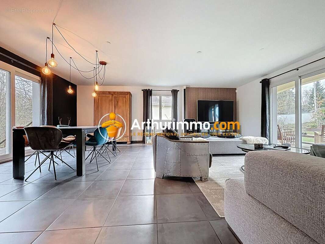 Maison à LA TOUR-DU-PIN