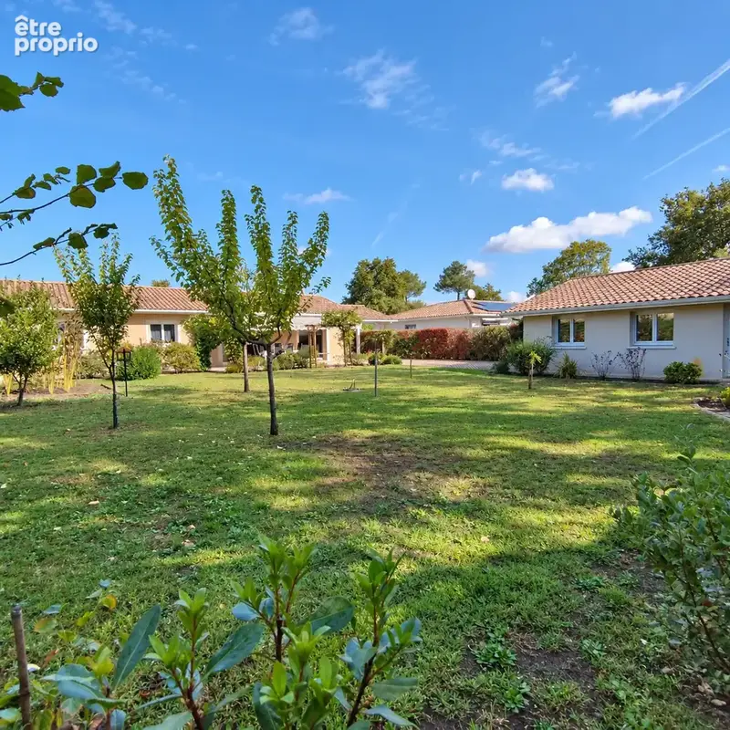 Maison de plain pied de 114m2  avec 3 chambres et bureau sur jolie terrain de 880 m2 dans un quartier calme. - photo 6