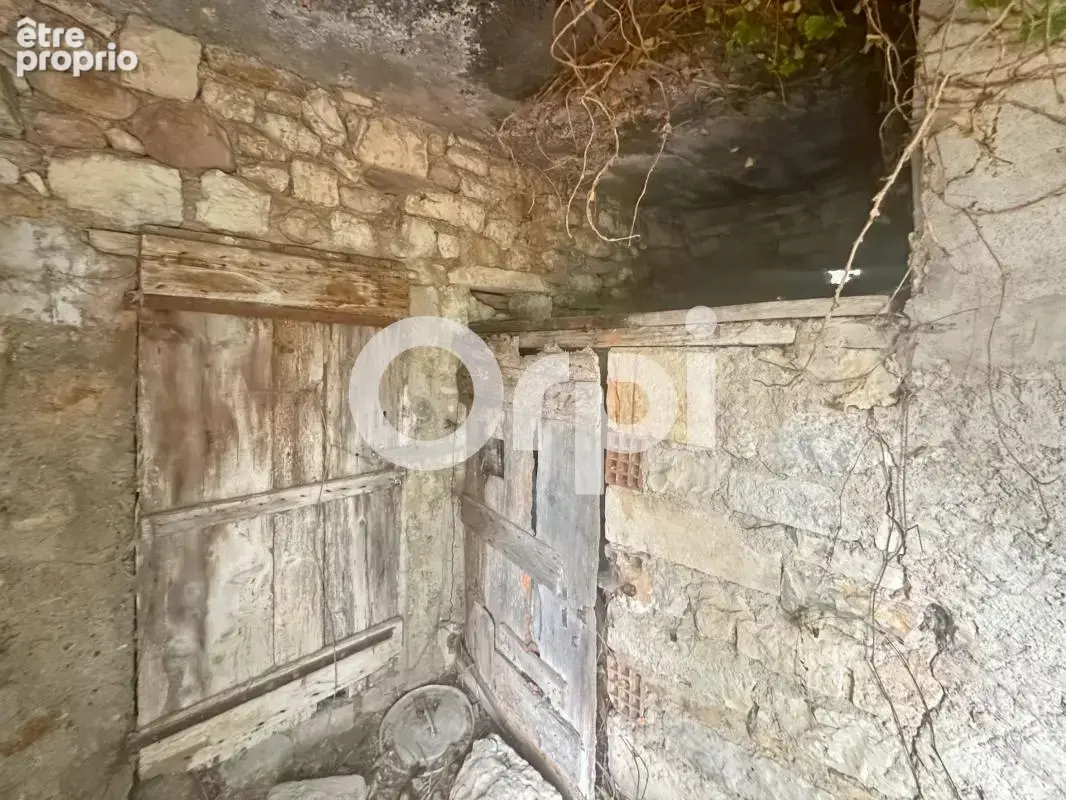 Maison de village à rénover entièrement - photo 3